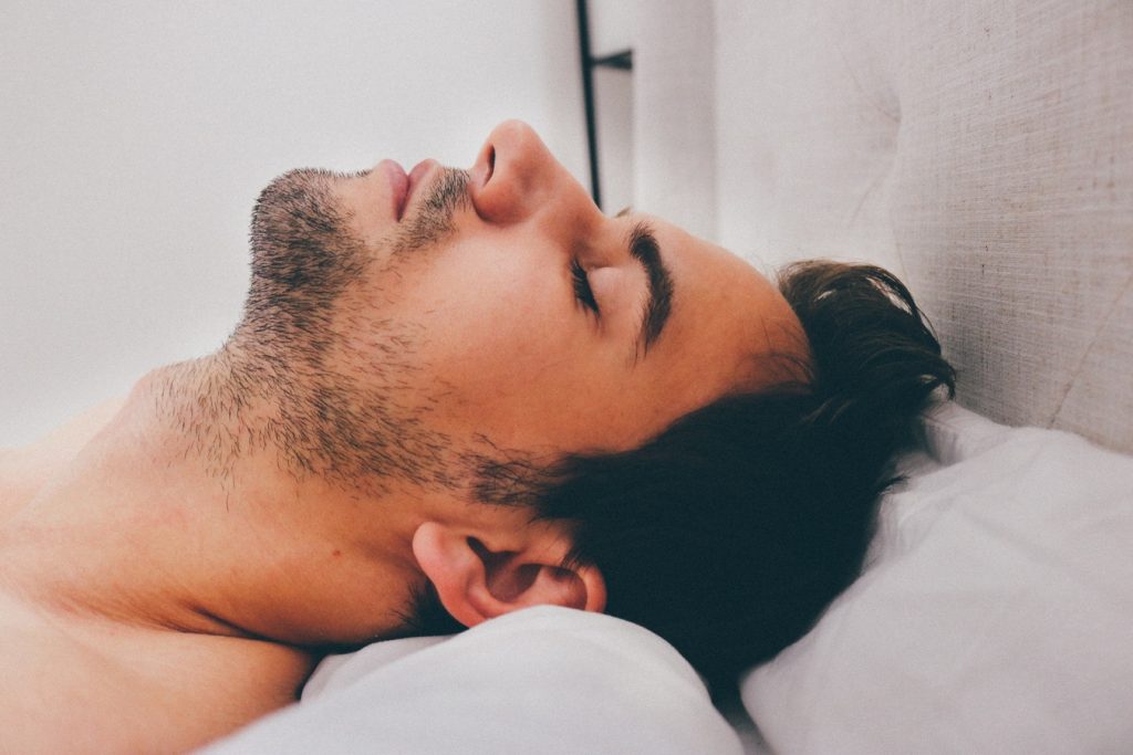 Człowiek już pości podczas snu od 6 do 10 godzin