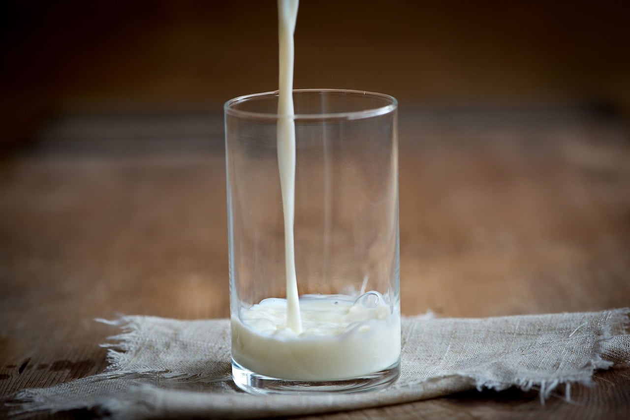 Ponieważ mleko owsiane nie jest produktem mlecznym, nie zawiera laktozy
