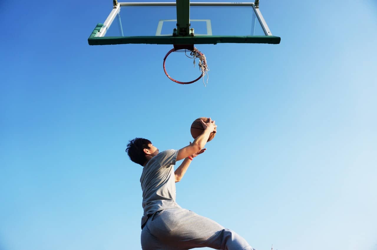 Le basket ball pour perdre des épaules